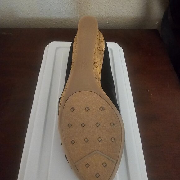 9W Wedges - Picture 2 of 3